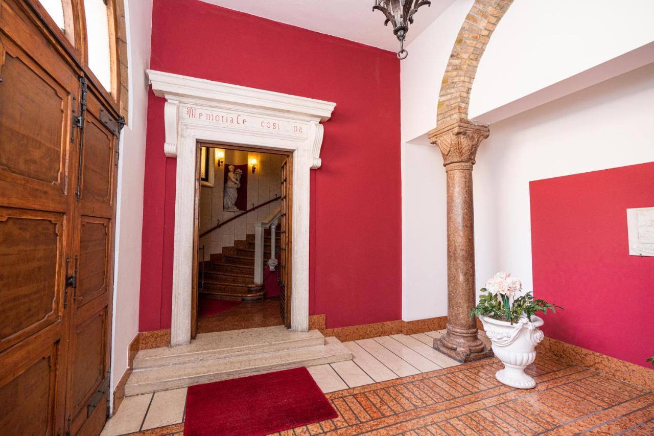 Domus Verona - Elegante Residenza Con Affaccio Su Porta Leoni Exterior photo